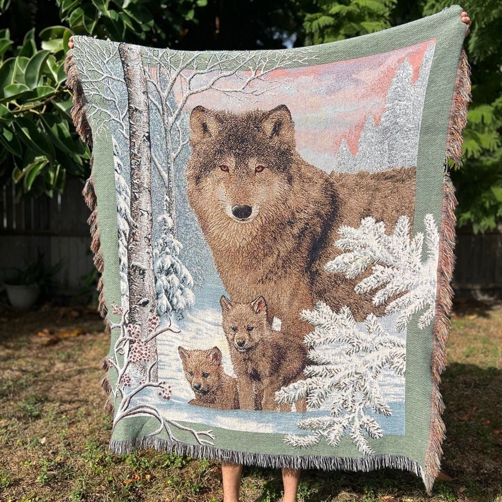 Vintage Wolf Family Woven Throw Blanket – Wildlife Tapestry with Fringe
